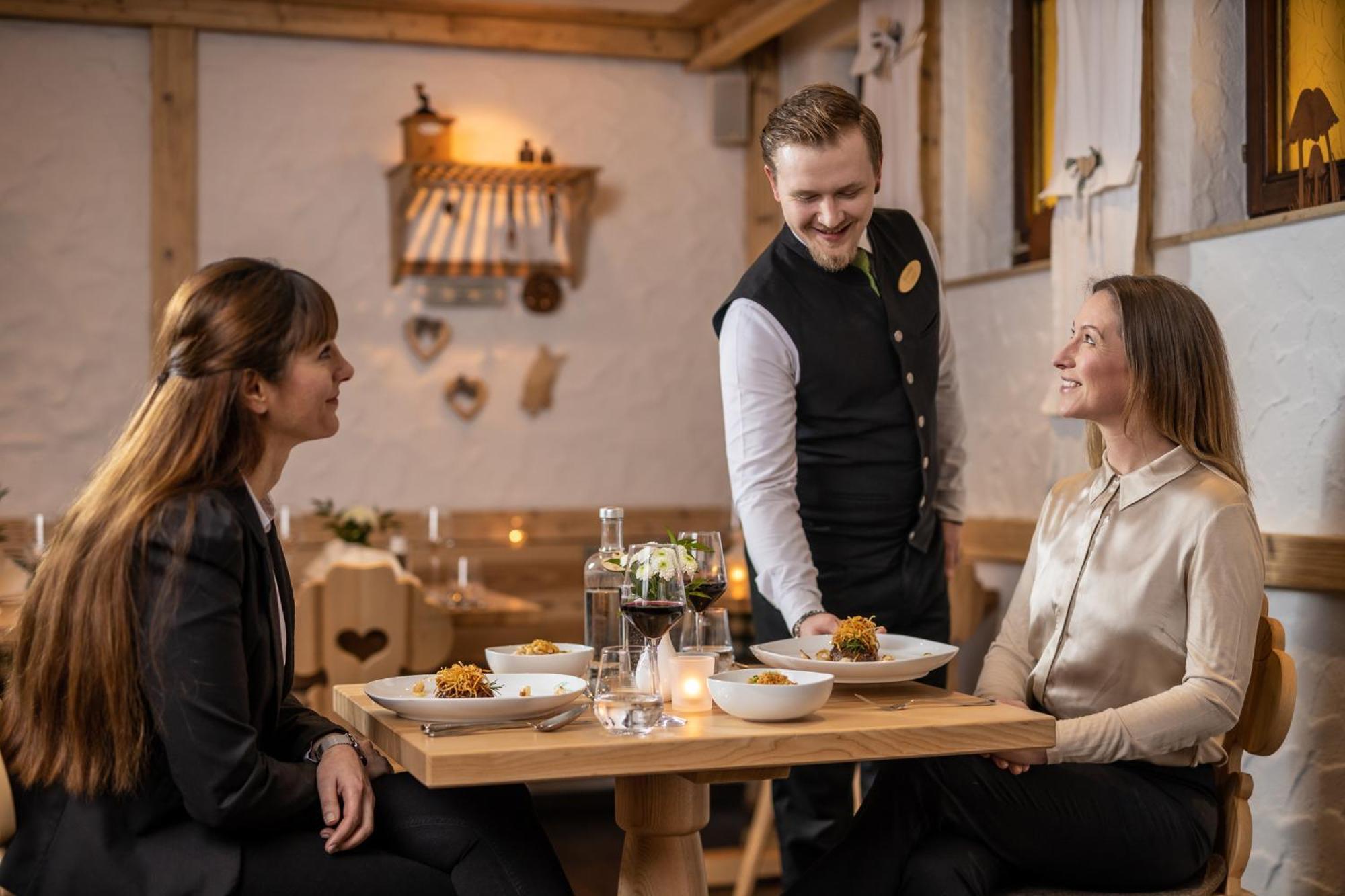 Hotel & Restaurant Zum Reussenstein Бёблинген Экстерьер фото